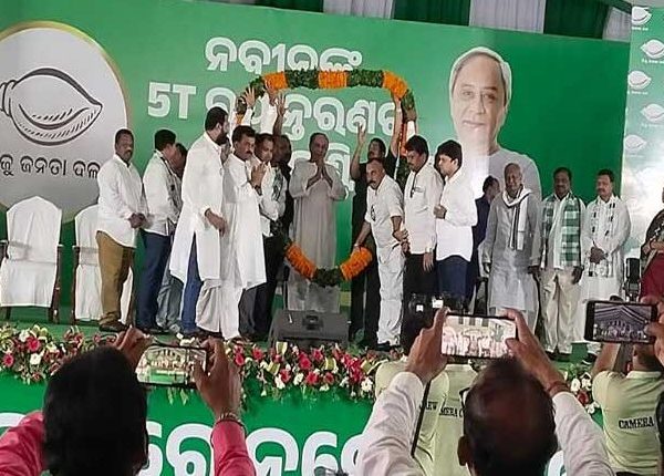 କନ୍ଧମାଳରେ ମୁଖ୍ୟମନ୍ତ୍ରୀ ନବୀନ ପଟ୍ଟନାୟକଙ୍କ ନିର୍ବାଚନ ସଭା: ବିରୋଧୀଙ୍କ ଆତ୍ମ ପ୍ରଚାରରୁ ଦୂରେଇ ରହିବାକୁ ବିଜେଡି ସୁପ୍ରିମୋ ନବୀନ ପଟ୍ଟନାୟକ ଆହ୍ବାନ